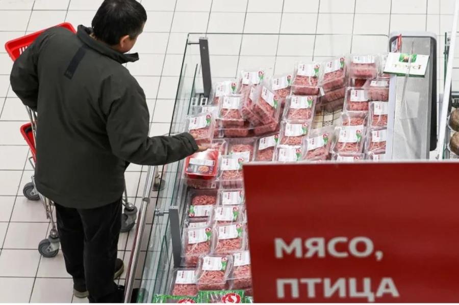 Аппетит приходит во время войны: почему россияне едят всё больше мяса (ВИДЕО)