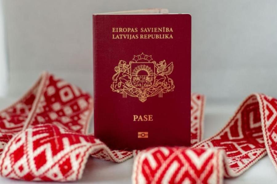 Чех, турок и 57 русских стали гражданами Латвийской Республики