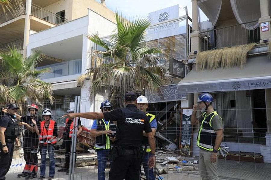 Четыре человека не выжили при обрушении крыши ресторана на курорте Европы