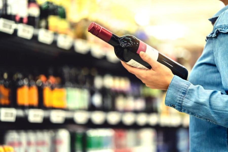 Повышение возраста для покупки алкоголя: Сейм обещает вернуться к вопросу