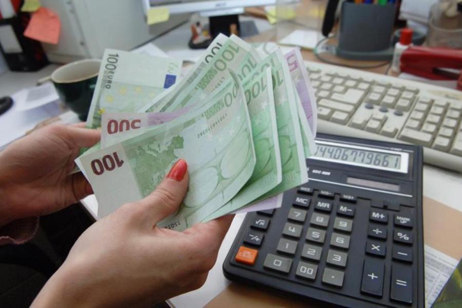 Средняя зарплата в Риге приближается к 2000 евро, а в банках Риги – к 3000 евро