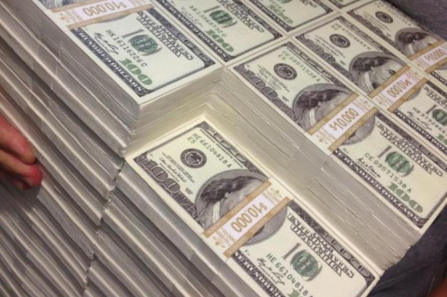 В Риге напечатали миллионы долларов: суд провел обмен валюты на тюремные сроки