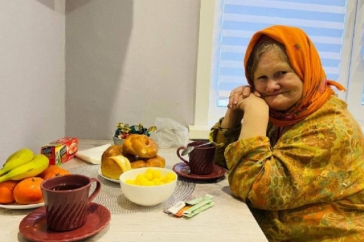 Рэпер Джиган накормил диско-бабушку из Сыктывкара в московском ресторане (ВИДЕО)