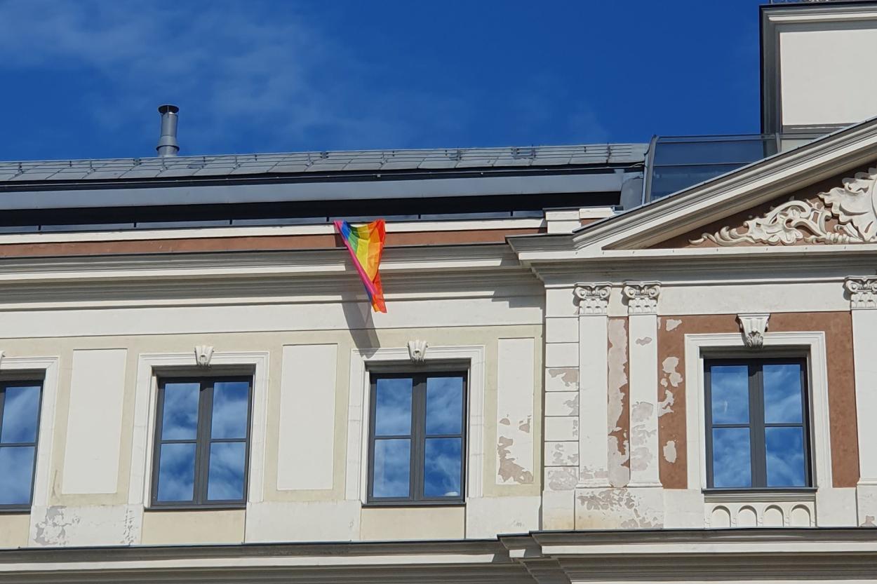 ЛГБТ-флаг на здании Рижской думы вывесили несмотря на отказ коалиции