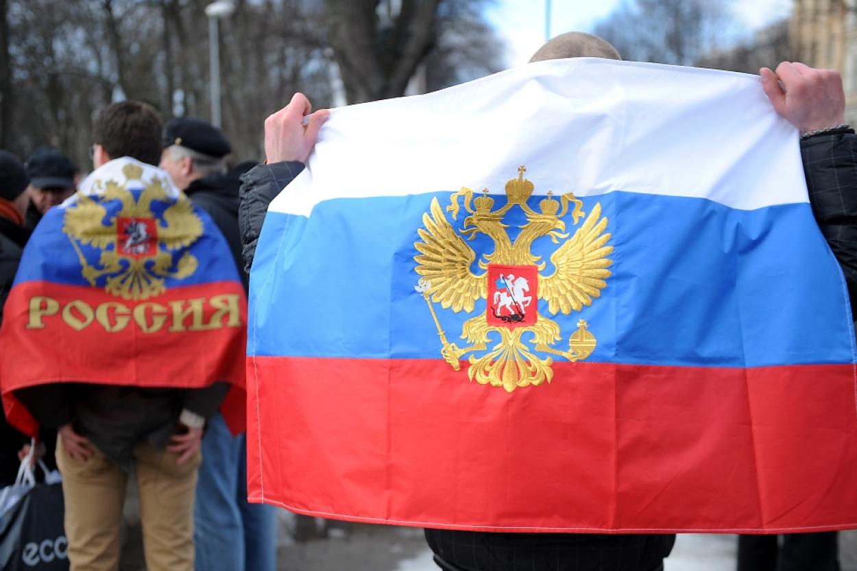 За показ флага РФ жительницу Латвии могут оштрафовать на 350 евро