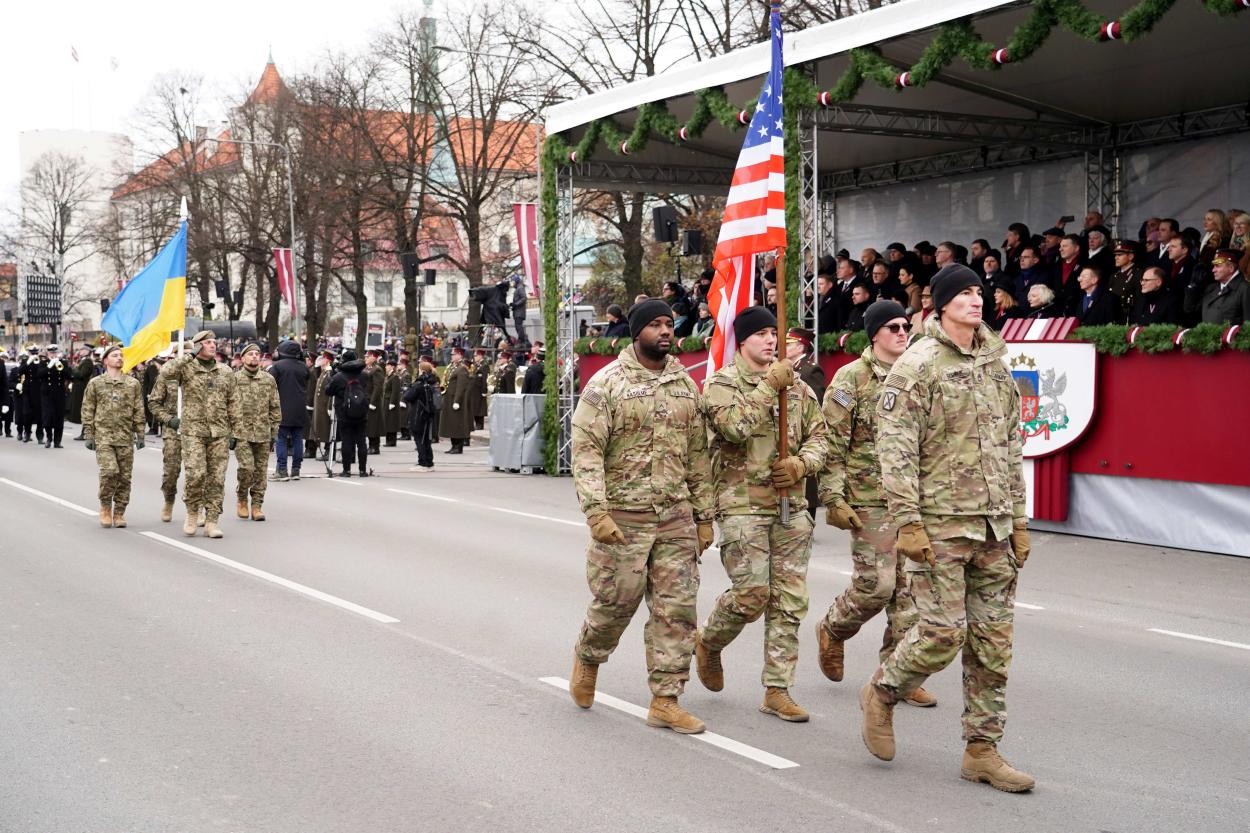 Министр обороны назвал число иностранных солдат и офицеров, находящихся в Латвии