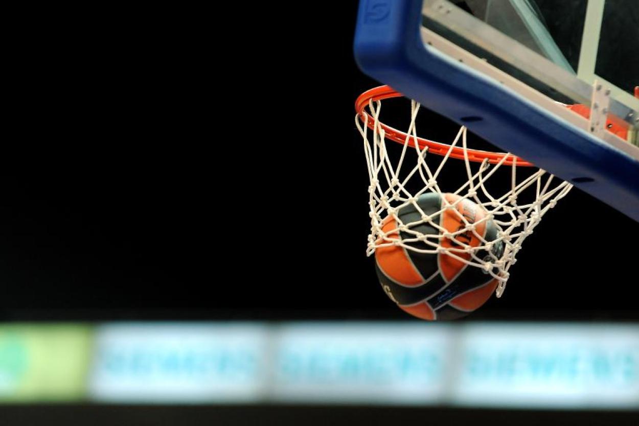 Руководство Латвии наперебой поздравляет баскетболиста