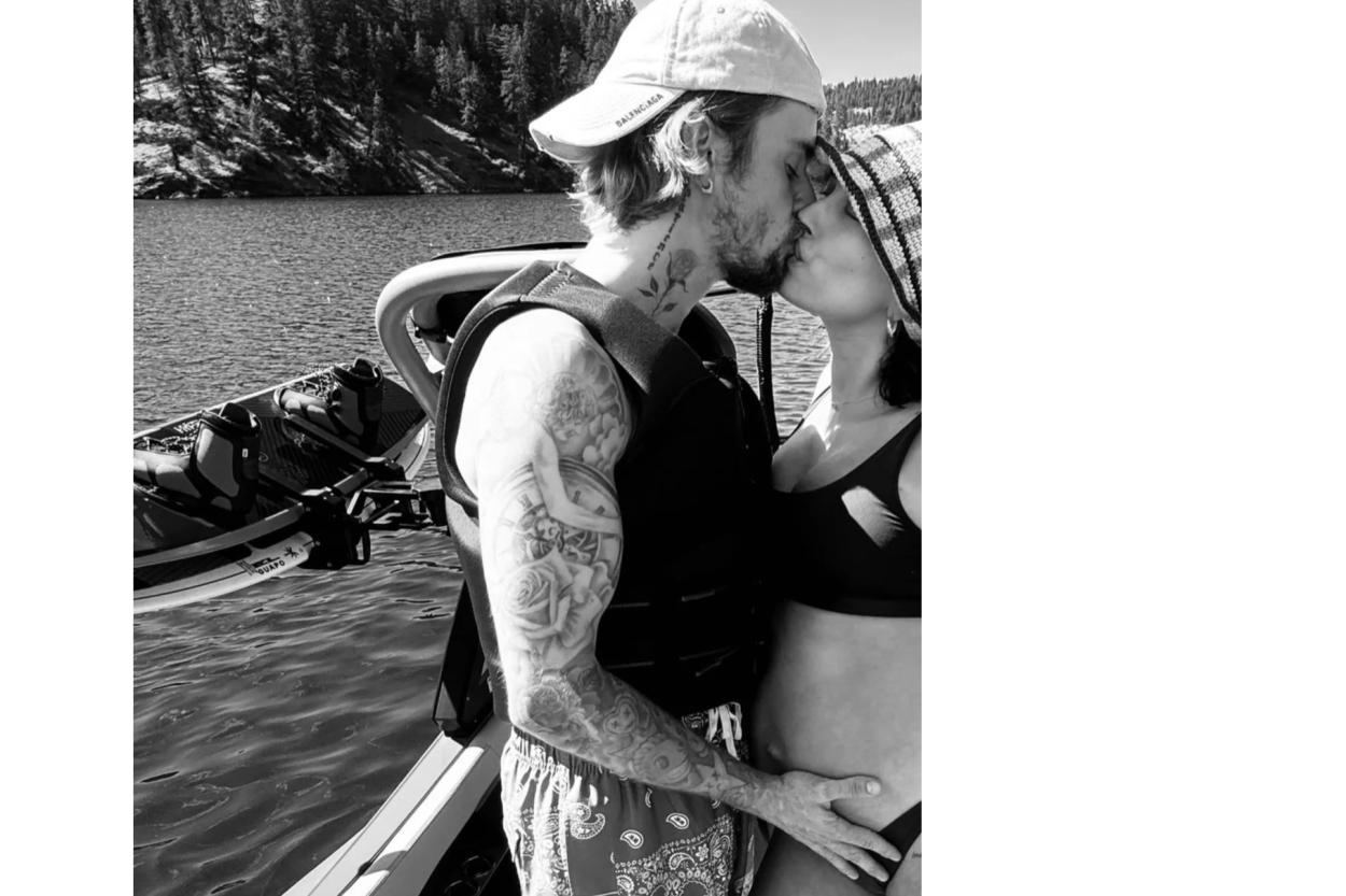 Джастин Бибер опубликовал эротическое фото с беременной женой (ВИДЕО)