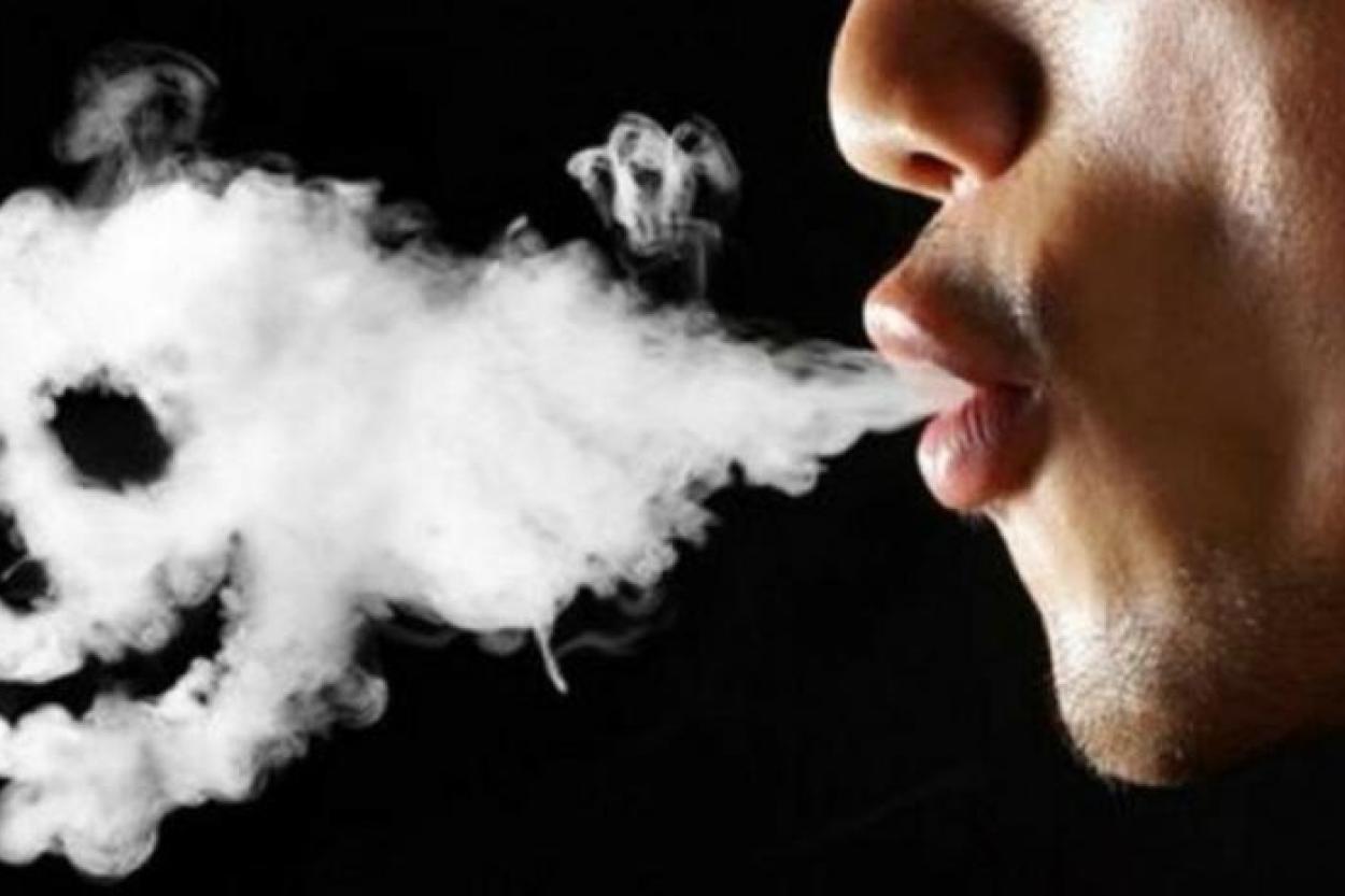 Число курильщиков в Латвии снова растет; врачи бьют тревогу о курящих детях