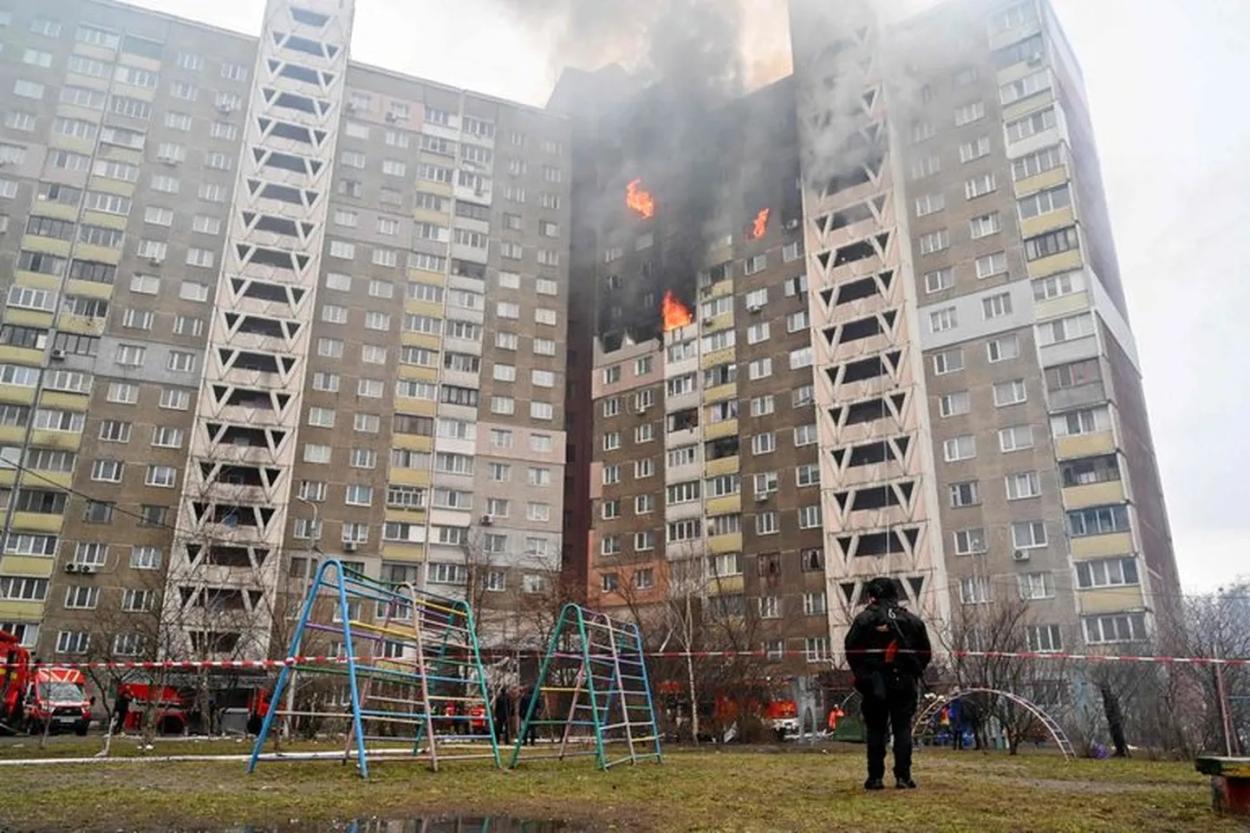 Российские войска нанесли ракетный удар по Киеву. Поврежден 14-этажный жилой дом