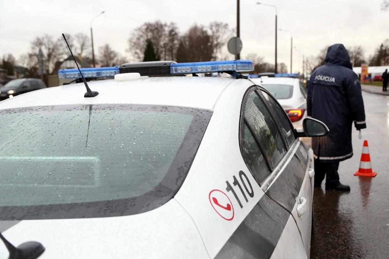 За сутки на дорогах Латвии поймано немало пьяных и лихачей