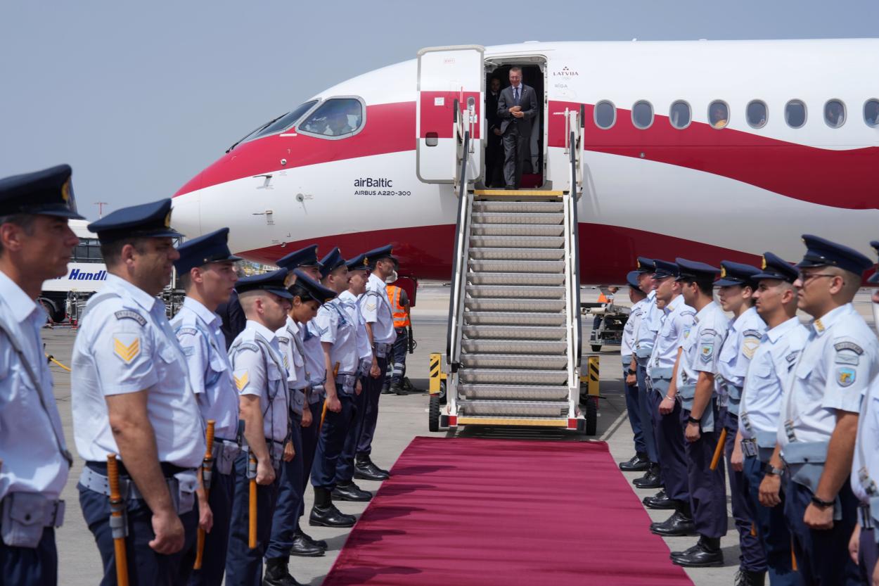 Стало известно на каком самолете президент Латвии улетел в Грецию