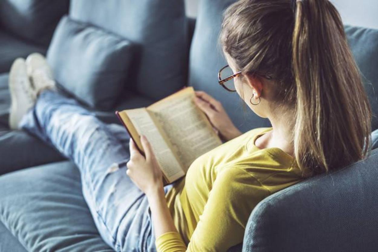 Почему мы часто испытываем сонливость во время чтения: мнение невролога