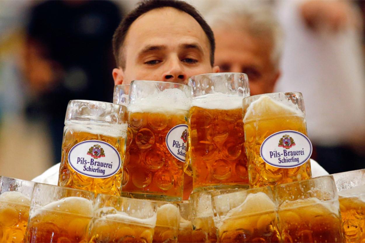 Покупка пива в немецком баре закончилась для латвийца гневом хозяина и полицией