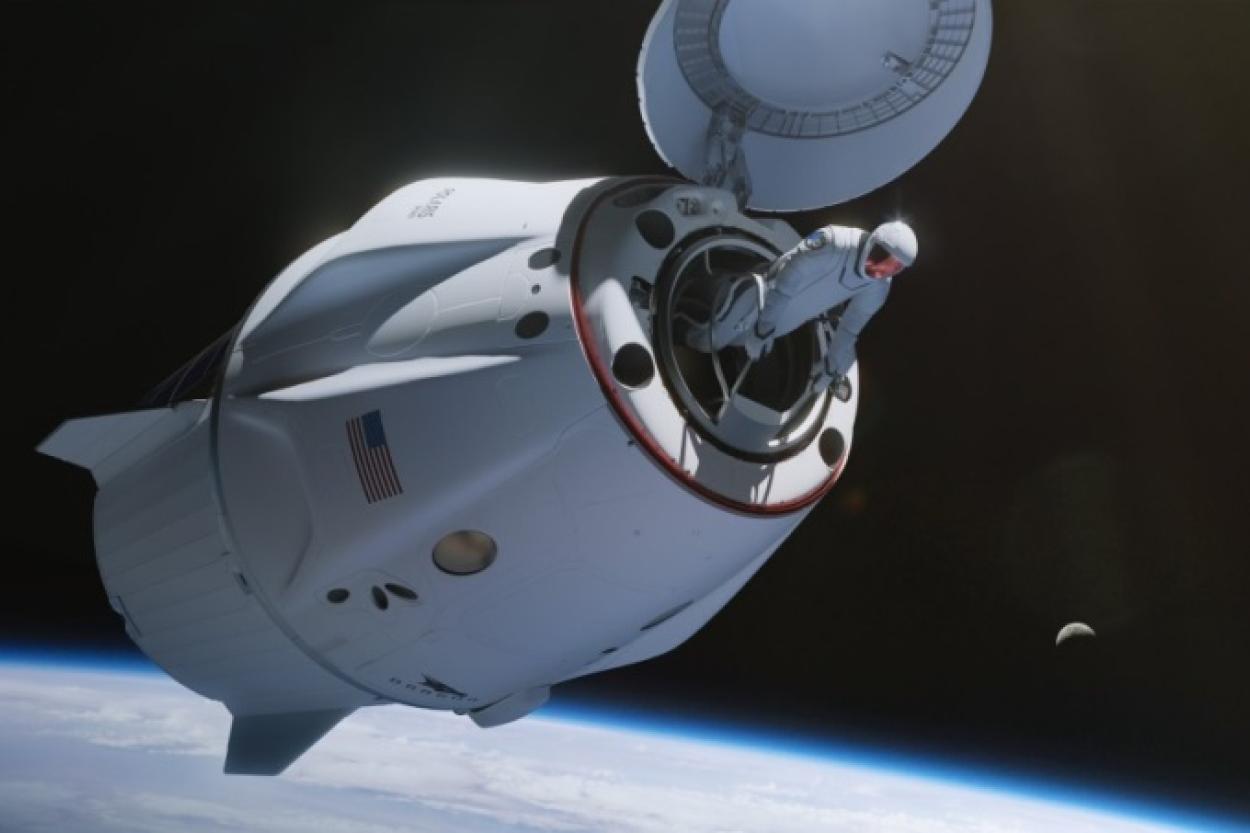 До первого в истории частного выхода в открытый космос осталось меньше месяца