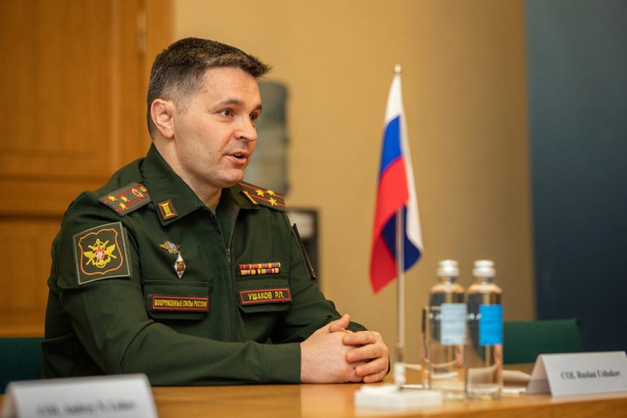 Российский полковник Руслан Ушаков посетил латвийское Минобороны. (фото mod.gov.lv)