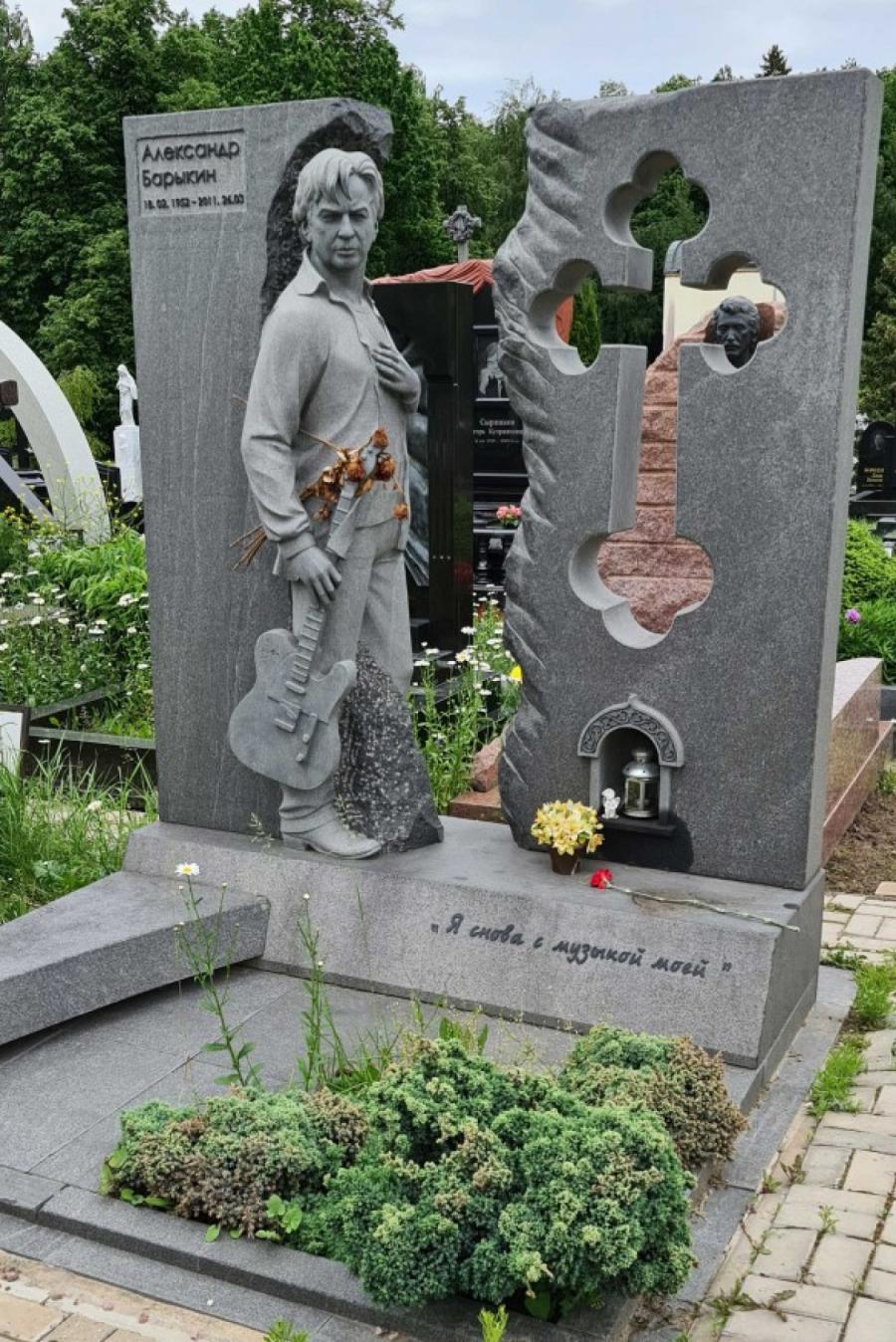 памятник любовь полищук на кладбище фото