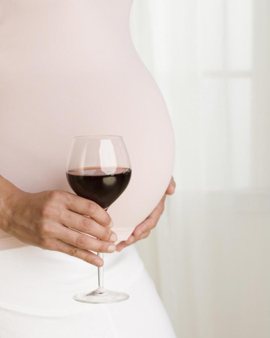 Вино во время беременности: польза и вред