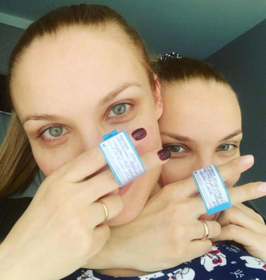 Сестры Арнтгольц родили с разницей в 20 дней / Instagram