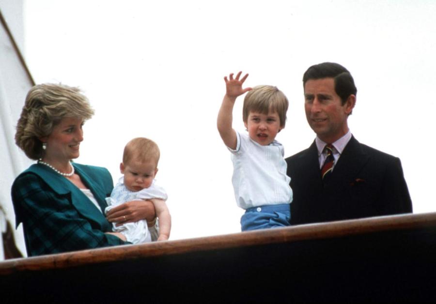 Принцесса Диана и король Карл III с сыновьями