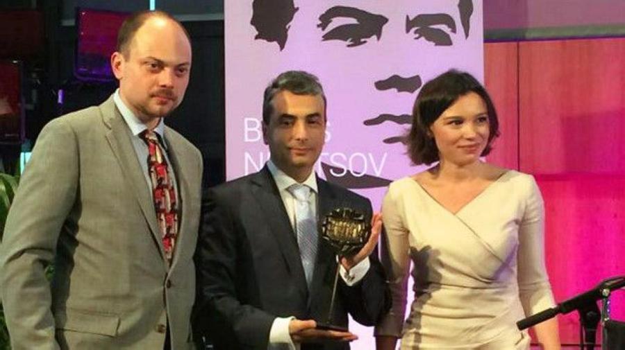 12 июня 2016 года в Бонне Льву Шлосбергу была вручена премия Фонда Бориса Немцова за свободу, она присуждается за смелость в отстаивании демократических прав и свобод.