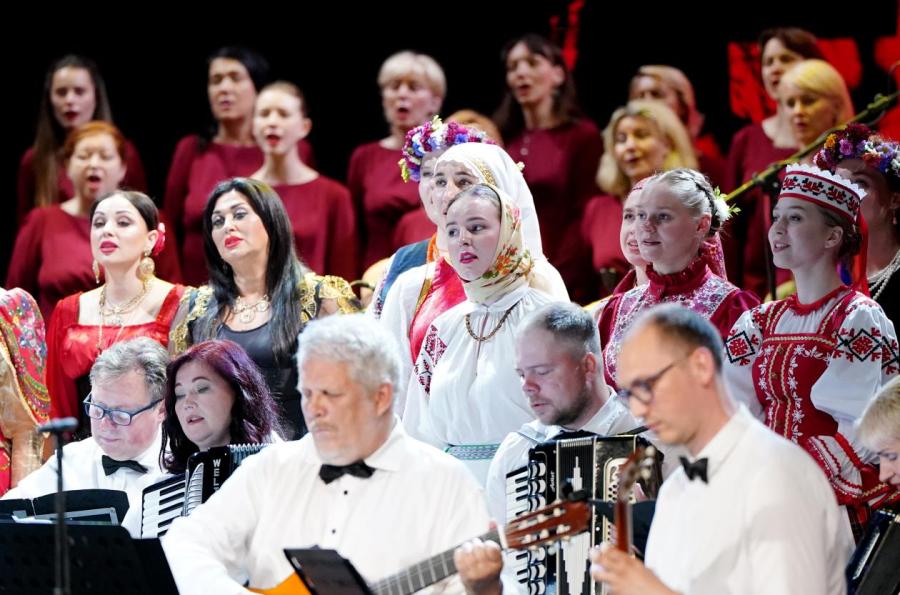 В этом году продолжится финансирование культуры нацменьшинств. На фото — фольклорный концерт в Рижском русском театре имени Михаила Чехова.