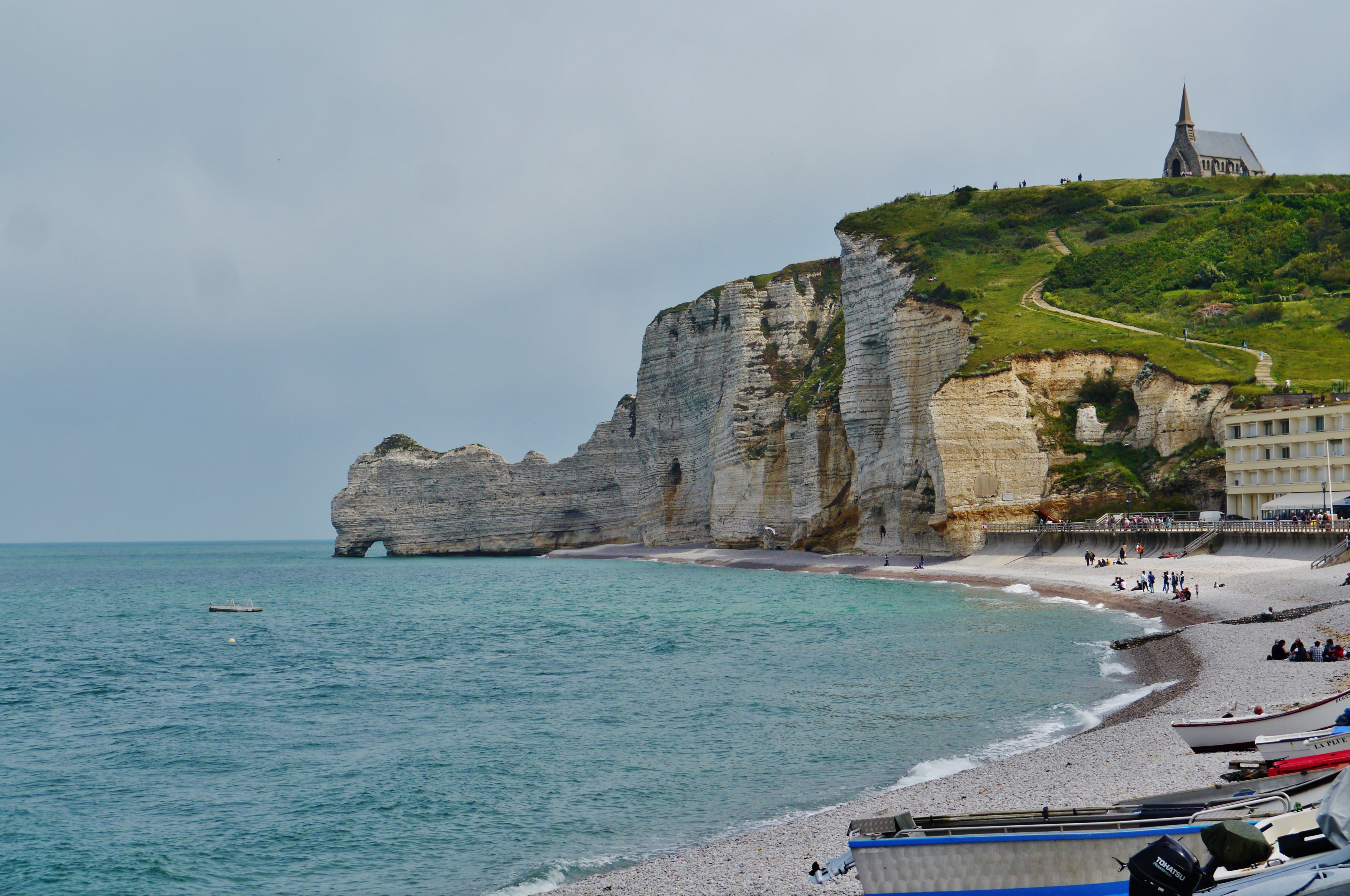 Étretat_Plage_&_Falaises_d'Étretat_02.jpg