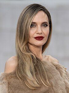 Angelina_Jolie-643531_(cropped).jpg