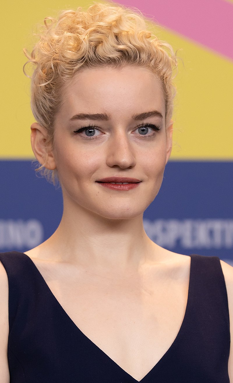 Julia_Garner_in_2020,_cropped.jpg