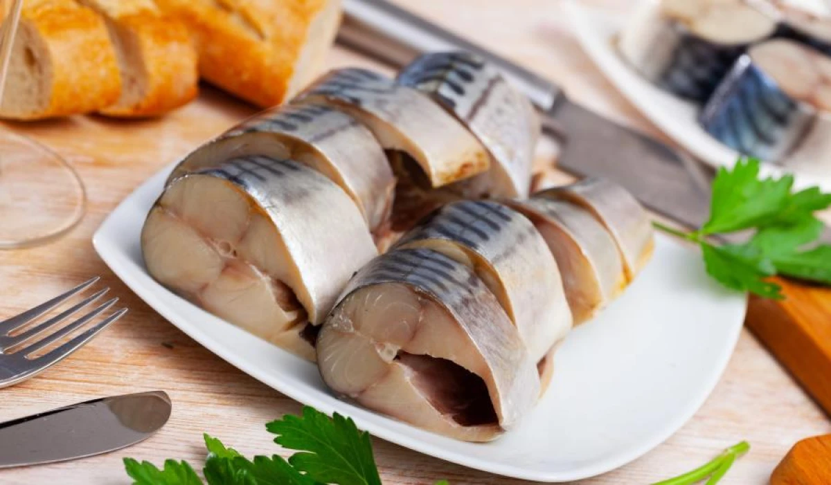 Изображение к статье: Как вкусно засолить скумбрию: готовим за несколько часов