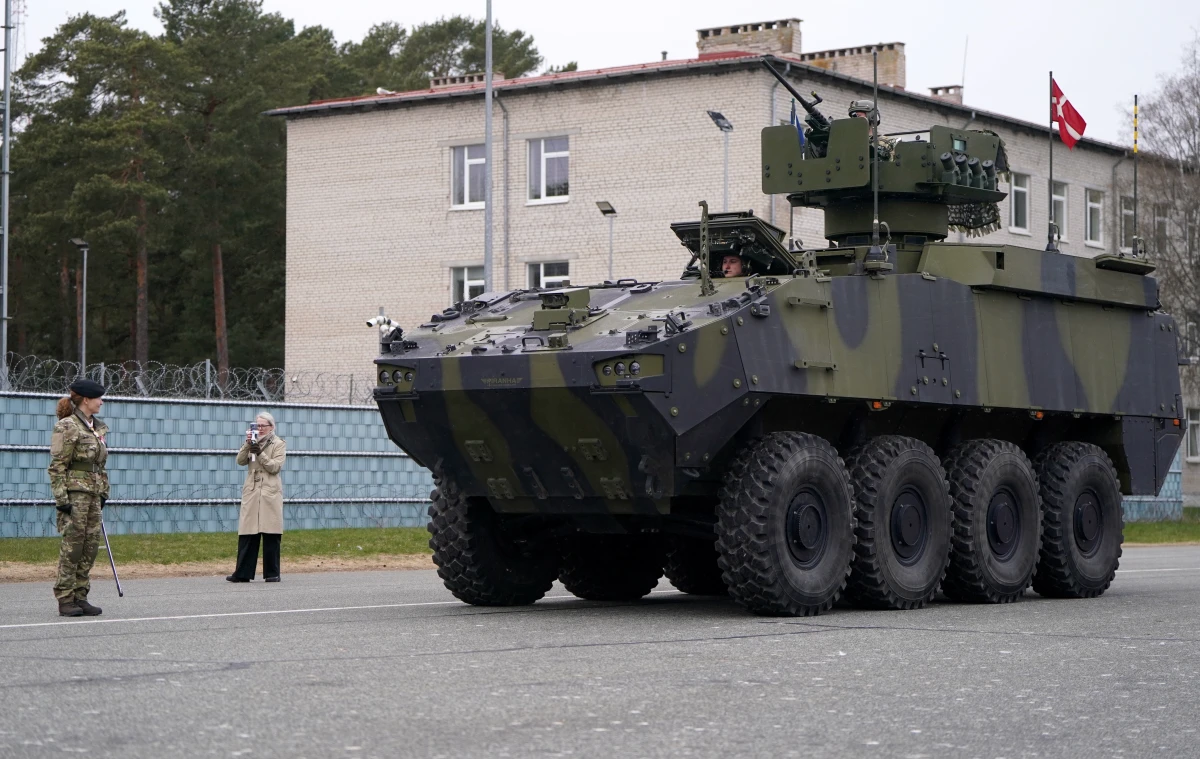 Изображение к статье: Танк на военной базе в Адажи.