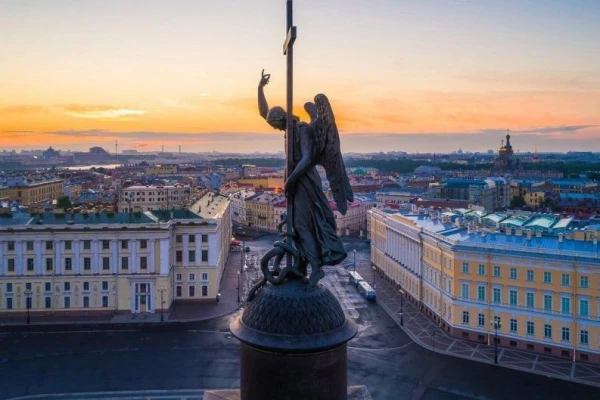 Дворцовая площадь Санкт-Петербурга