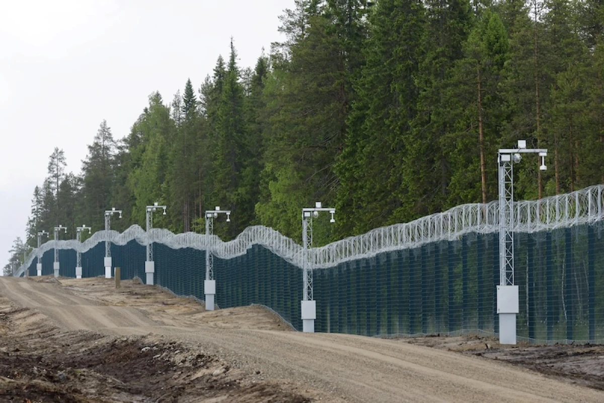 Изображение к статье: Страна Суоми отгородилась стеной на Востоке.