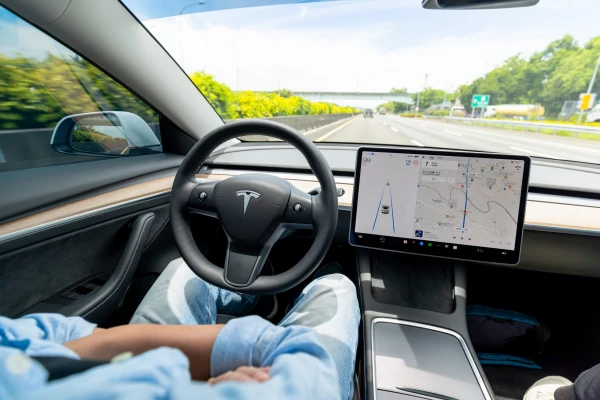 Изображение к статье: Tesla судят в Китае из-за автопилота: владельцы требуют более полумиллиона долларов компенсации
