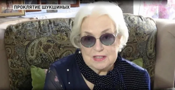 Изображение к статье: Вдова культового писателя и артиста в свои 87 не знает покоя.