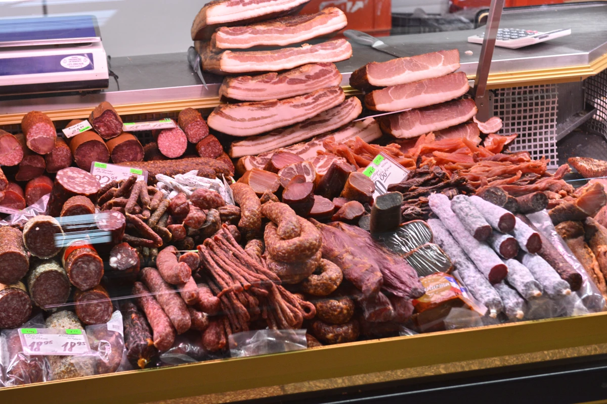 Изображение к статье: Мясной павильон, продукция на прилавке