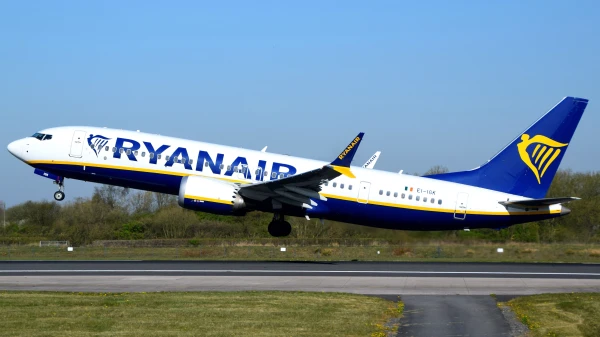 Ryanair проверяют из-за платы за места рядом со своими детьми
