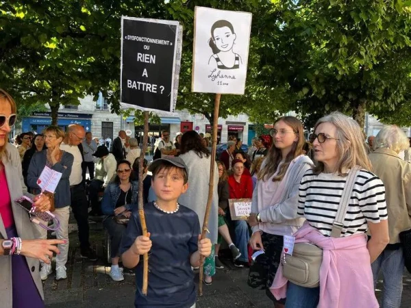 Изображение к статье: Массовые протесты всех слоев общества.