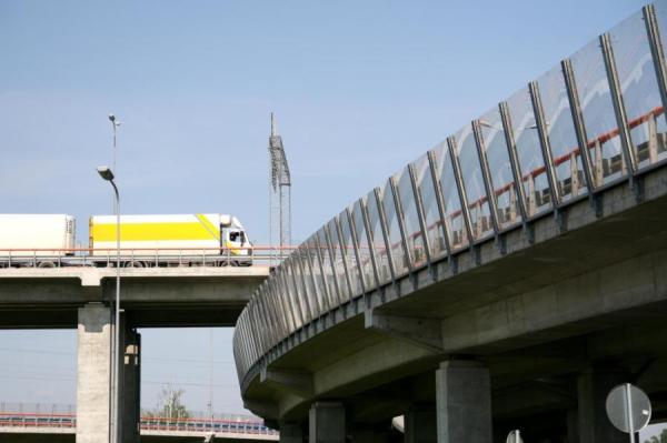 Метробус принесли в жертву Южному мосту: Рижская дума стеснена в средствах