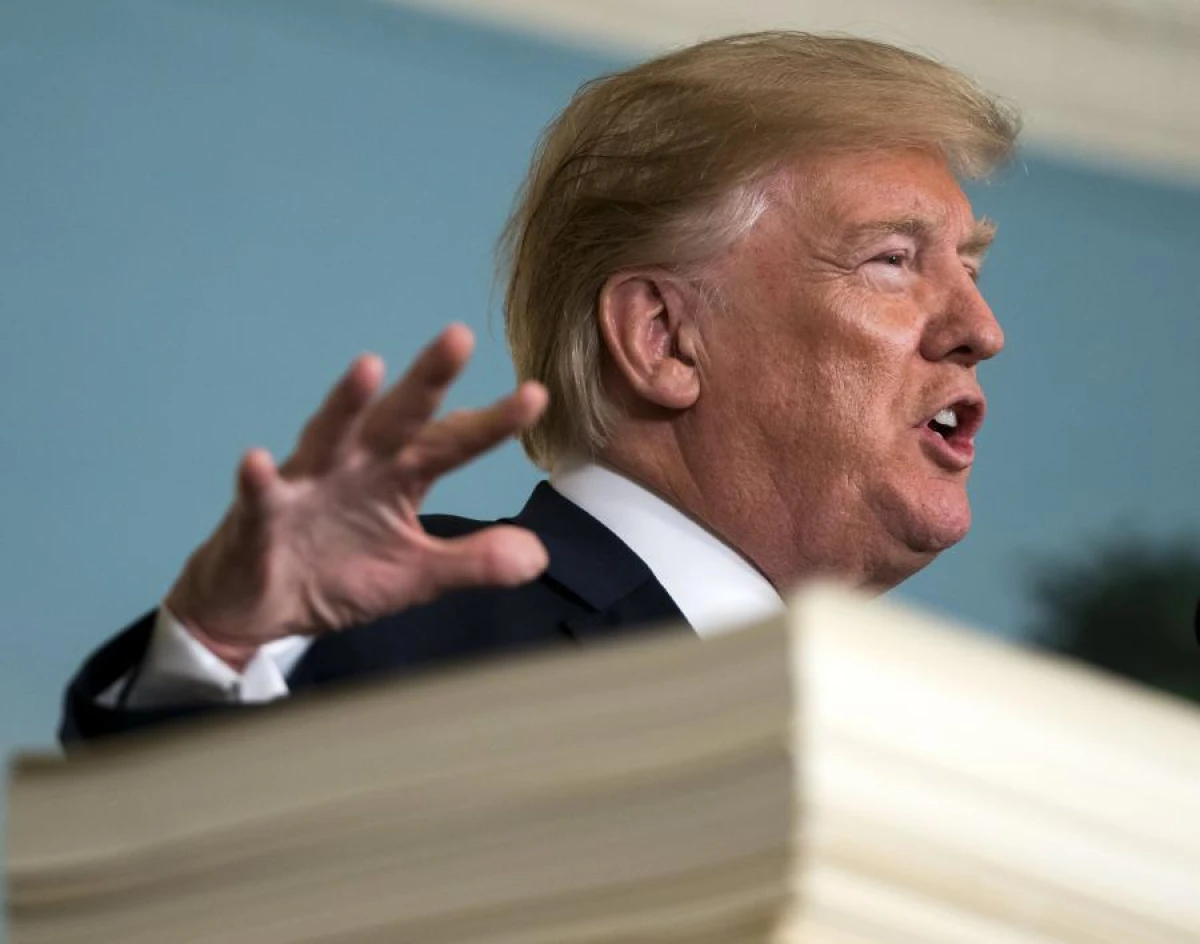 Изображение к статье: Дональд Трамп на трибуне