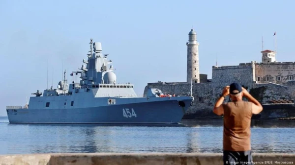 Изображение к статье: Российский военный корабль в порту