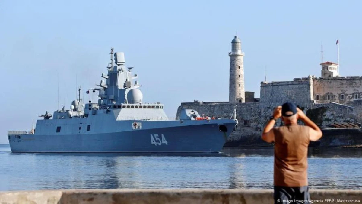 Изображение к статье: Российский военный корабль в порту