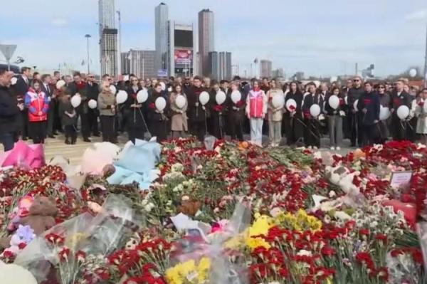 Изображение к статье: Теракт в «Крокусе»: в панихиде по погибшим приняли участие 130 послов