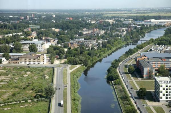 Вместо самодельного моста-призрака в Риге построят новую переправу