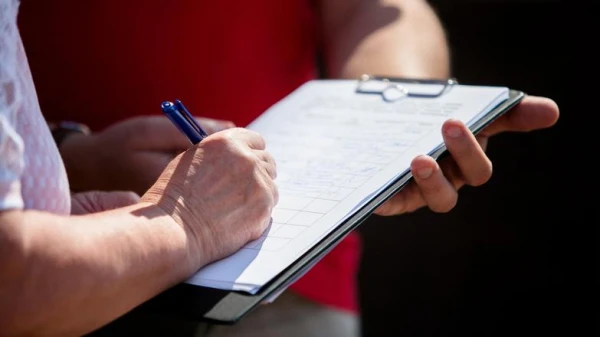 Изображение к статье: Подписывают документ