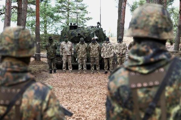 Премьер Украины призвал военных инструкторов со всей Европы