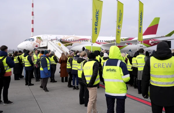 Изображение к статье: Самолет airBaltic