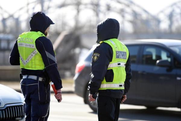 Оборотни в погонах: на чем ловят латвийских полицейских