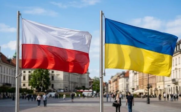 Изображение к статье: флаги Польши и Украины