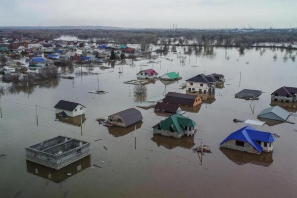 В затопленном российском городе скупили всю питьевую воду и хлеб